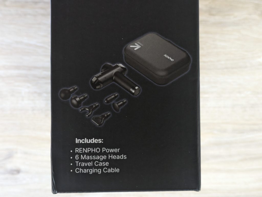 Verpackung der RENPHO R3 Massagepistole von links in der Nahansicht