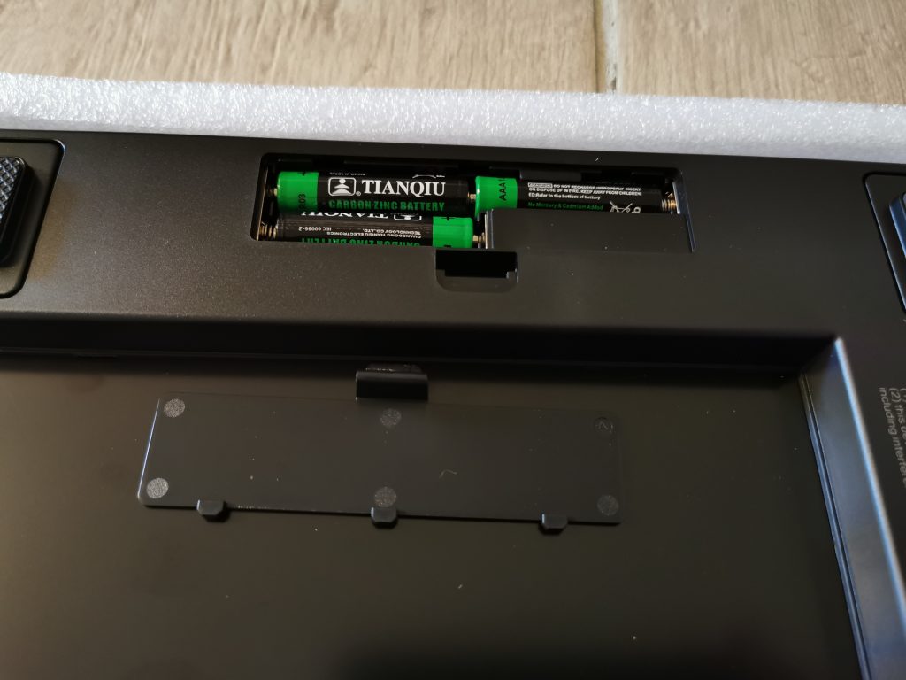 Vitafit VT705 Personenwaage Batteriefach mit Batterien
