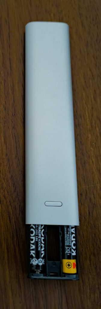 XGIMI Horizon Pro 4K Beamer Batterien in Fernbedienung eingelegt - Nicht im Lieferumfang dabei