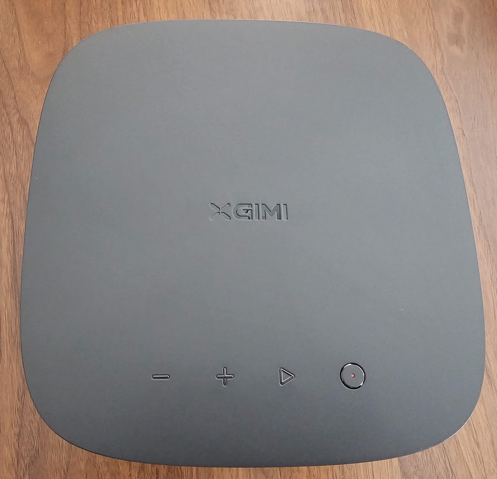 XGIMI Horizon Pro 4K Beamer Von oben mit Blick auf Bedientasten