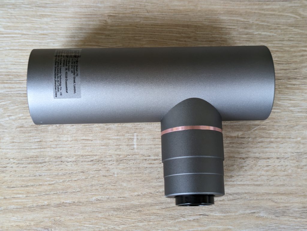arboleaf CM20C Massagepistole von vorne nach rechts ausgerichtet