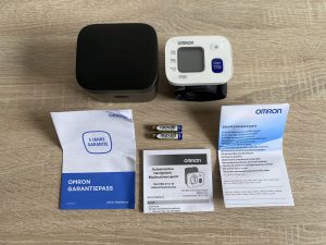 Omron RS2 Handgelenk-Blutdruckmessgerät ausgepackt