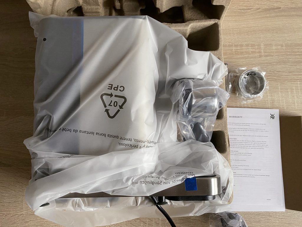 WMF Lumero Espresso Siebträgermaschine beim Auspacken