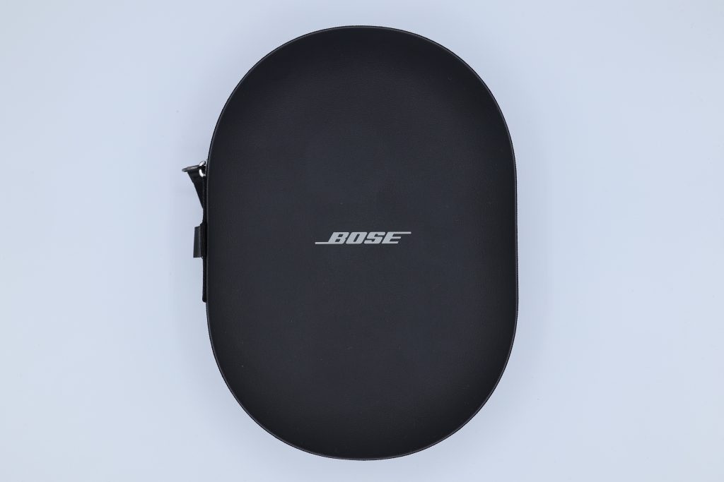 Bose QuietComfort Ultra Over-Ear-Kopfhörer Case geschlossen