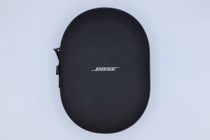Bose QuietComfort Ultra Over-Ear-Kopfhörer Case geschlossen