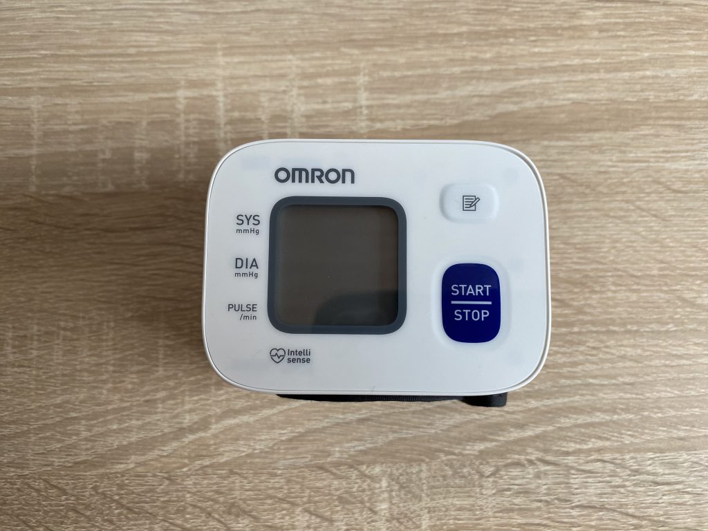 Omron RS2 Handgelenk-Blutdruckmessgerät Vorderseite