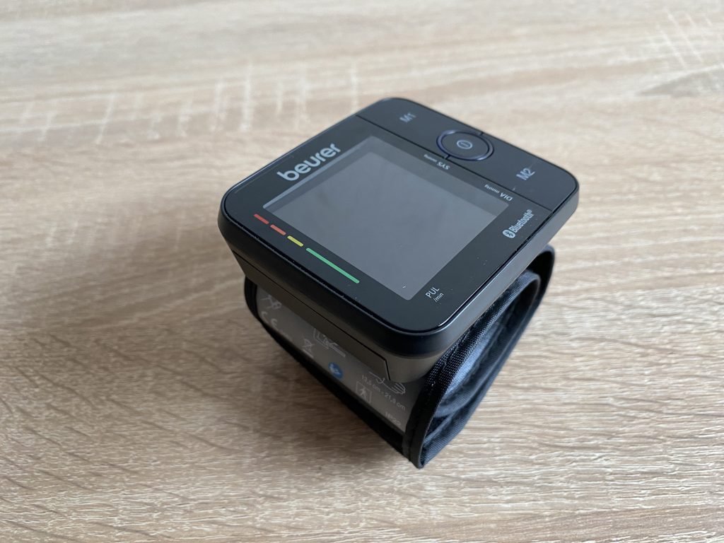 Beurer BC 54 Handgelenk-Blutdruckmessgerät schräge Ansicht