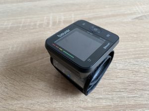 Beurer BC 54 Handgelenk-Blutdruckmessgerät schräge Ansicht