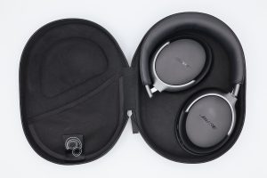 Bose QuietComfort Ultra Over-Ear-Kopfhörer Case geöffnet