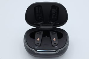 Edifier NeoBuds Pro 2 In-Ear-Bluetooth-Kopfhörer Case geöffnet