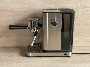 WMF Lumero Espresso Siebträgermaschine Ansicht rechte Seite mit Einstellrad