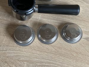 WMF Lumero Espresso Siebträgermaschine Detail Siebe mit Beschrifftung