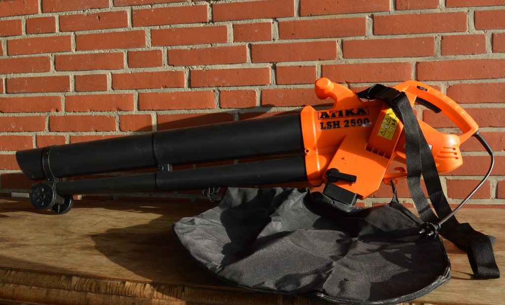 ATIKA LSH 2500 Laubsauger Montiert Ansicht Links