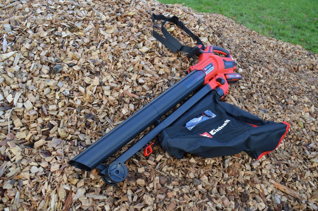 EINHELL Venturro 18-210 Laubsauger montiert