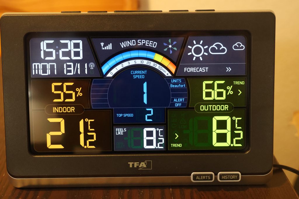 TFA Dostmann Spring Breeze Wetterstation eingeschaltet