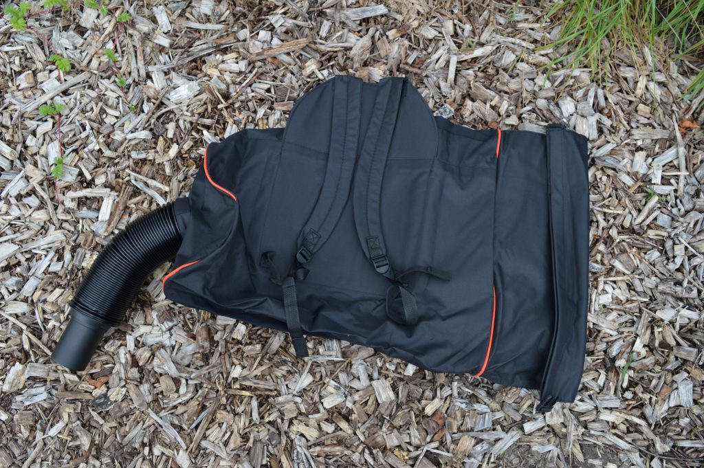BLACK+DECKER BEBLV300 Laubsauger Laubrucksack Ansicht Schultergurte