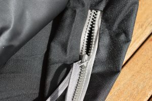 Bosch UniversalGardenTidy Laubsauger Reißverschluss Detailansicht