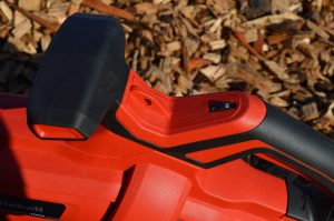 EINHELL Venturro 18-210 Laubsauger Zweithandgriff und Drehzahlregelung