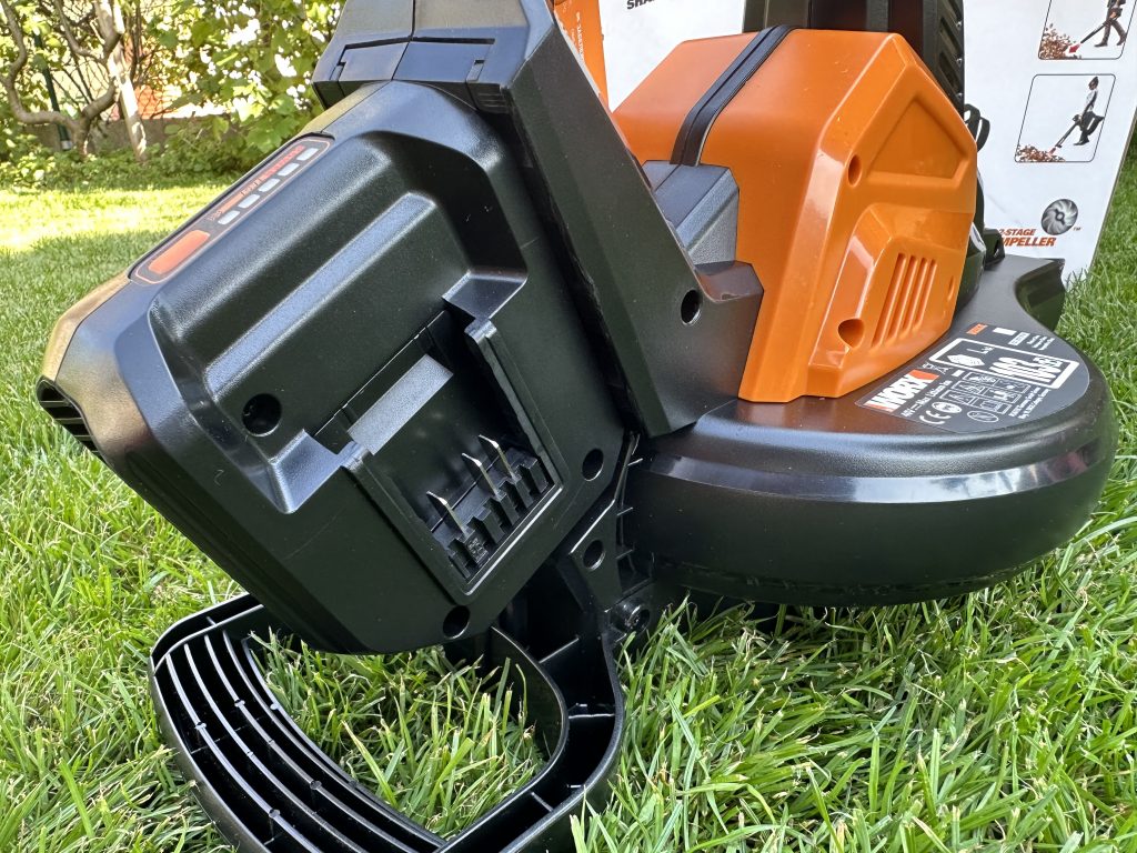 WORX WG583E Laubsauger Akkuhalterung Detailansicht