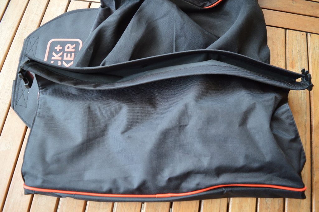BLACK+DECKER BEBLV300 Laubsauger Laubrucksack Ansicht Verschluss geöffnet