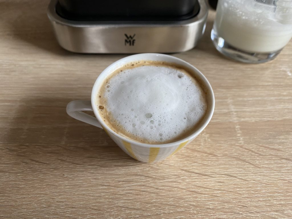 WMF Lumero Espresso Siebträgermaschine fertiger Cappucchino