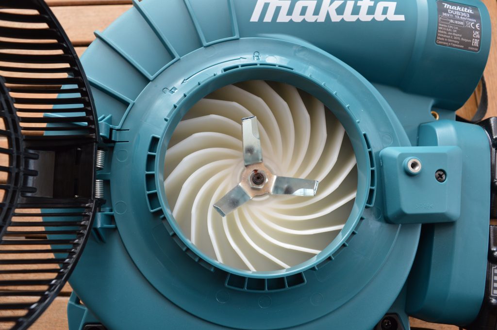 Makita DUB363PT2V Akku Laubsauger Häckselrad und Ventilator Detailansicht