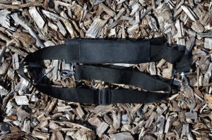 Bosch UniversalGardenTidy Laubsauger Verpackungsinhalt Schultergurt mit Polster unmontiert