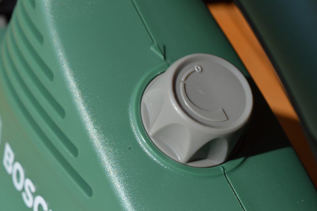 Bosch UniversalGardenTidy Laubsauger Stufenlose Drehzahlregelung Detailansicht