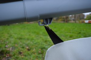 IKRA ICBV 2-20 Laubsauger Laubfangsack Befestigung am Rohr Detailansicht