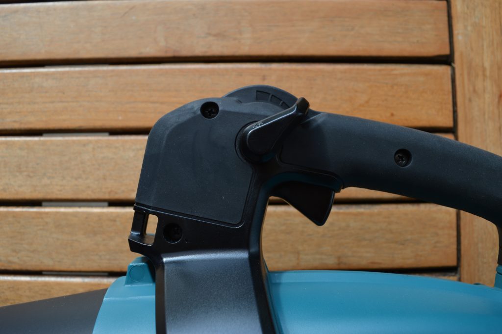 Makita DUB363PT2V Akku Laubsauger Drehzahlregelung Detailansicht