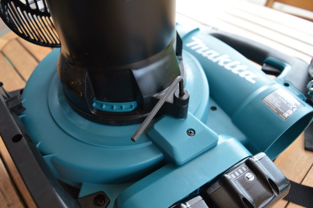 Makita DUB363PT2V Akku Laubsauger nutzung des Innensechskantschlüssels
