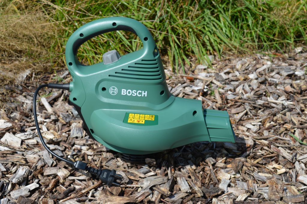 Bosch UniversalGardenTidy Laubsauger Laubbläser ohne Blasrohr