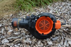 BLACK+DECKER BEBLV300 Laubsauger Ventilator Ansicht auf Schutzkappe