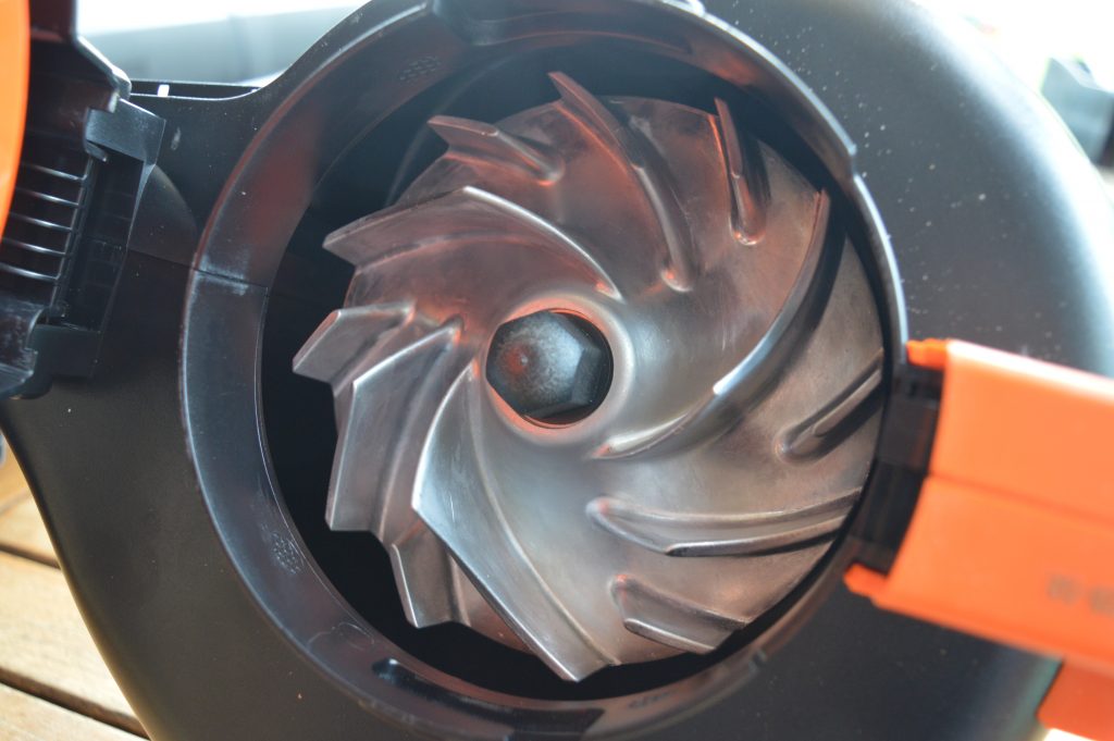 BLACK+DECKER BEBLV300 Laubsauger Häckselrad und Ventilator
