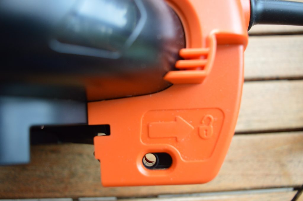 BLACK+DECKER BEBLV300 Laubsauger Schnellverschluss Detailansicht