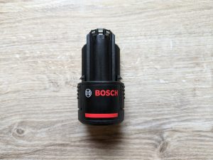 Akku des Bosch Professional GSR 12V-15 Akkuschraubers von vorne