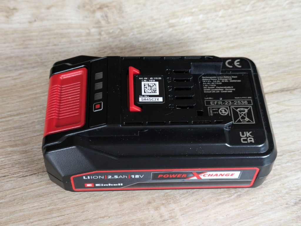 Akku des Einhell BRILLIANTO Fensterreinigers von der Seite
