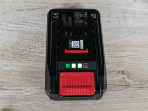 Akku des Einhell BRILLIANTO Fensterreinigers von vorne