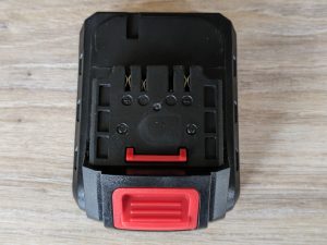 Akku des HYCHIKA 12V Akkuschraubers von oben