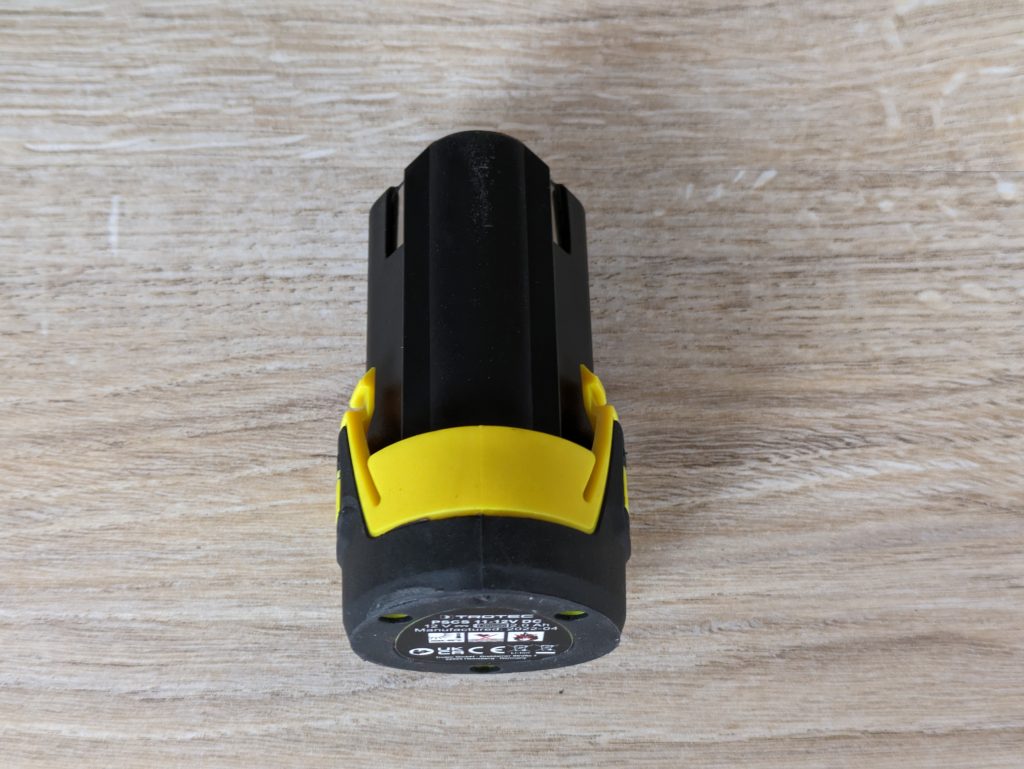 Akku des TROTEC PSCS 11-12V Akkuschrauber von vorne