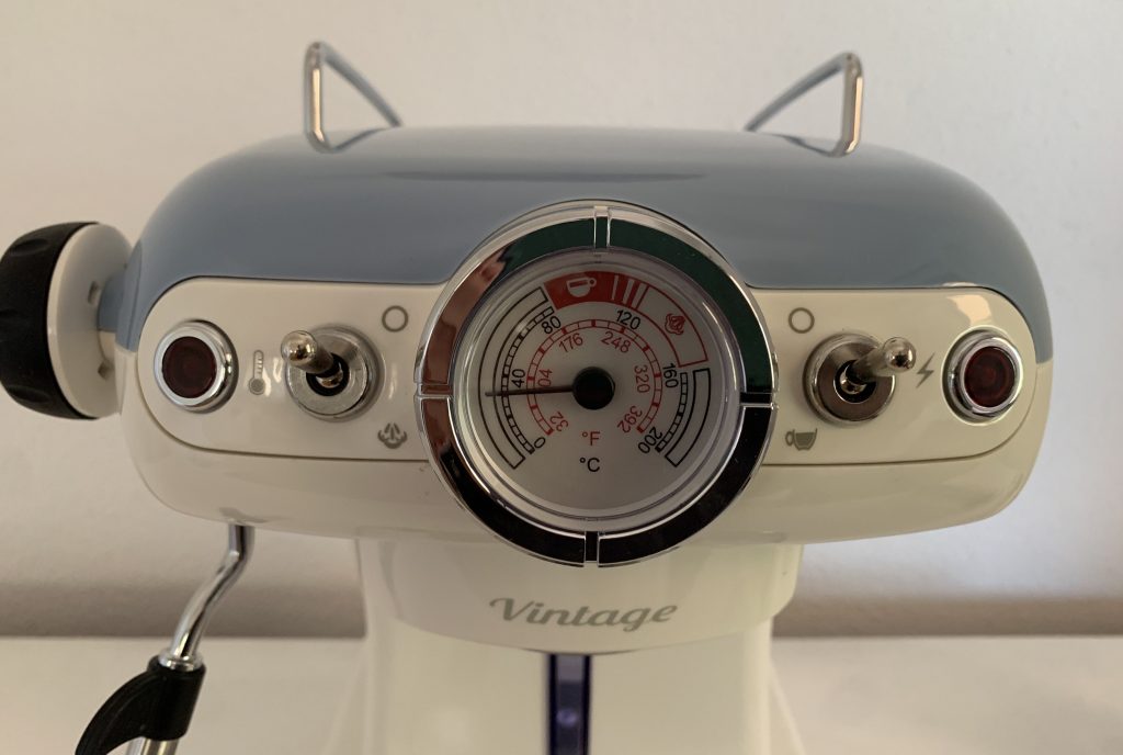 Ariete Vintage Siebträgermaschine Nahaufnahme Bedienelemente