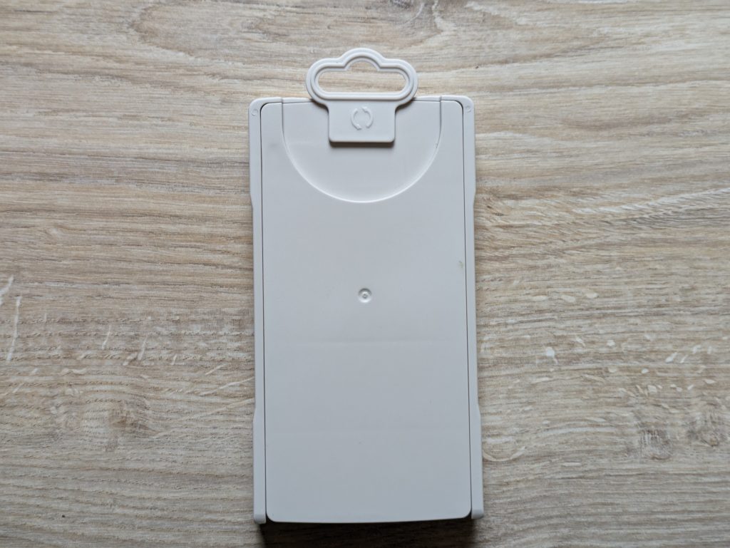 Bit-Box des Bosch Professional GSR 12V-15 Akkuschraubers von hinten mit ausgefahrener Wandhalterung