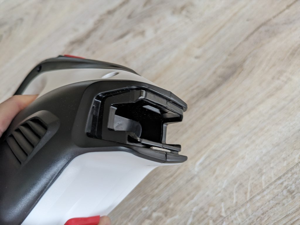 Bosch Home and Garden GlassVAC Fenstersauger von vorne mit sicht auf Saugdüsenanschluss