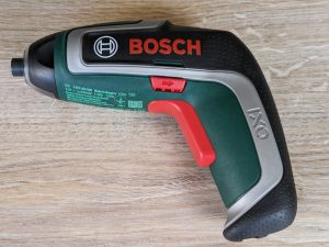 Bosch IXO 7. Generation Akkuschrauber von vorne nach, nach links ausgerichtet