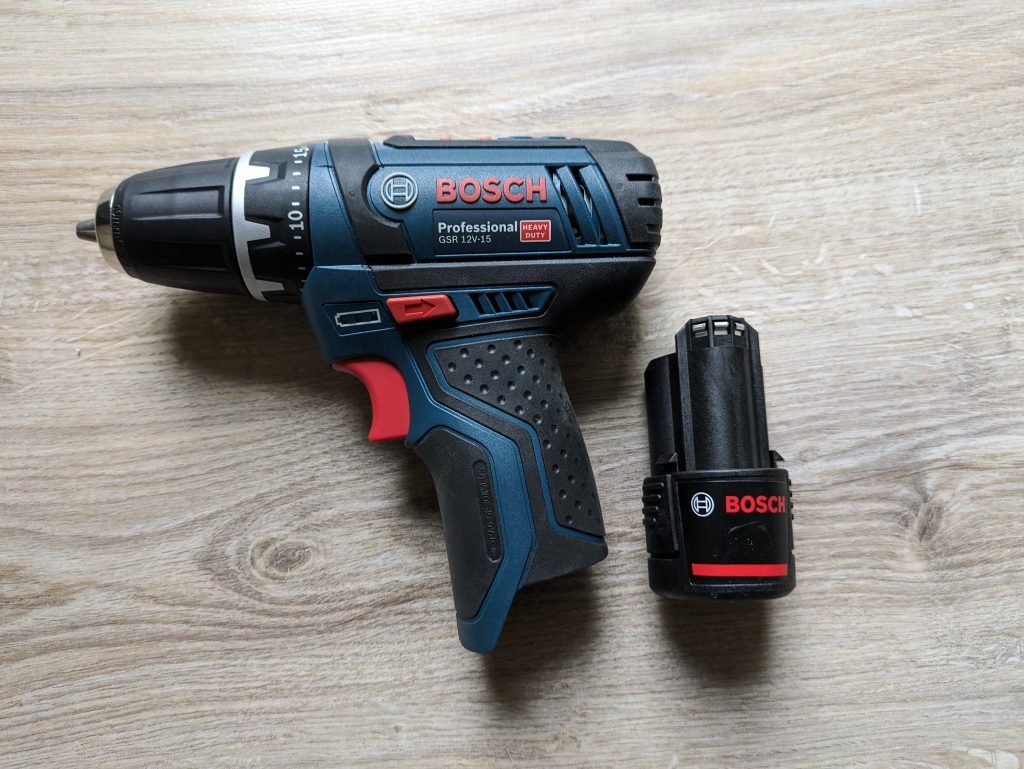 Bosch Professional GSR 12V-15 Akkuschrauber mit herausgenommenen Akku