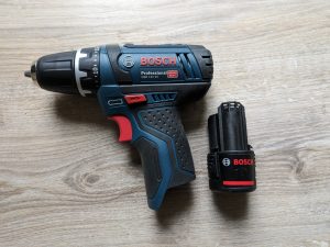 Bosch Professional GSR 12V-15 Akkuschrauber mit herausgenommenen Akku