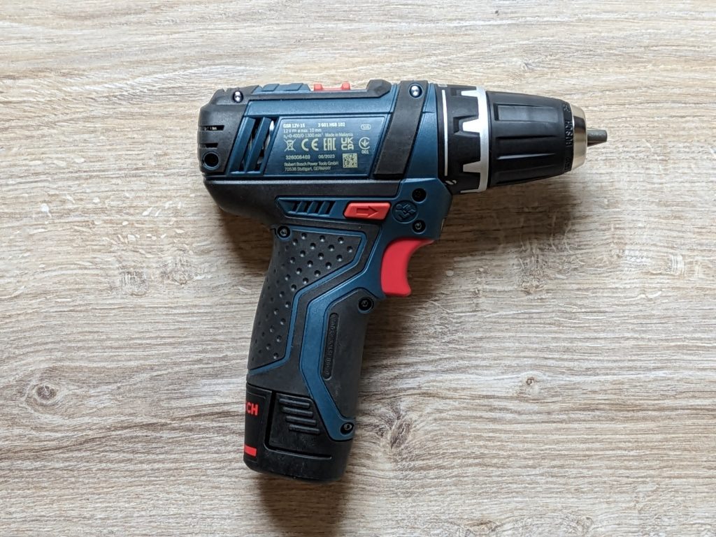 Bosch Professional GSR 12V-15 Akkuschrauber von vorne, nach rechts ausgerichtet