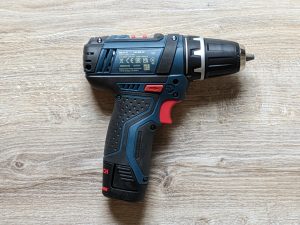 Bosch Professional GSR 12V-15 Akkuschrauber von vorne, nach rechts ausgerichtet
