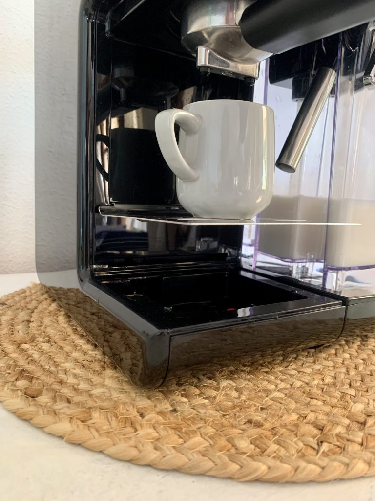 Breville Prima Latte II Siebträgermaschine mit verstellter Tassenhalterung
