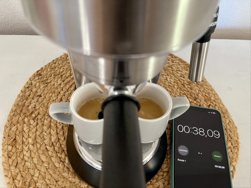 De'Longhi Dedica Style EC 685.B Siebträgermaschine Zubereitung zwei Espressi